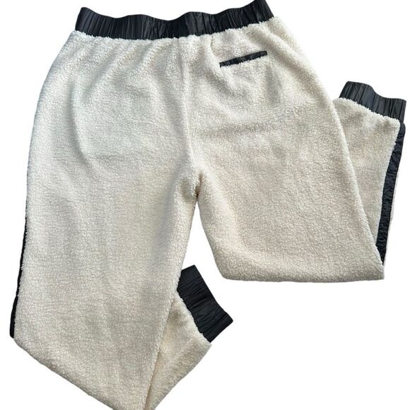 LIKE NEW Fabletics Cream Alaska Sherpa Fleece Faux Vegan Leather Look Jogger XXL - Picture 6 of 10